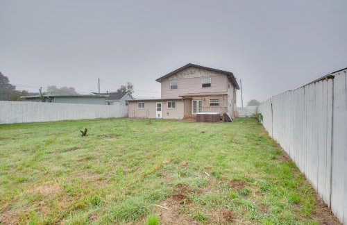 Crescent City Home with Hot Tub Half-Block to Beach - Foto 30