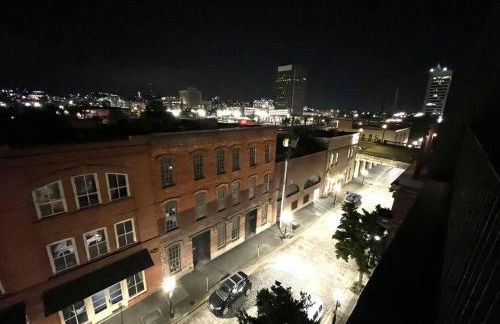 Mercantile industrial loft! - Photo 9