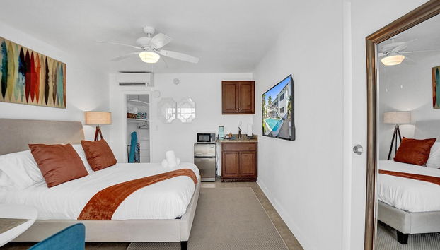 Waves on Desoto Lovely Studio 2 - Photo 3, Room