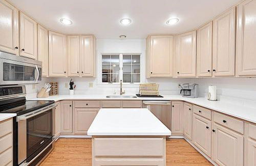 Jackson River Estate Main House Pool, Riverfront, sleeps 15 - Foto 33