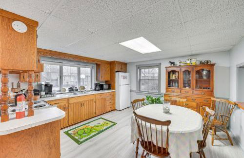 Amish Country Apartment with Cozy Fireplace! - Foto 10