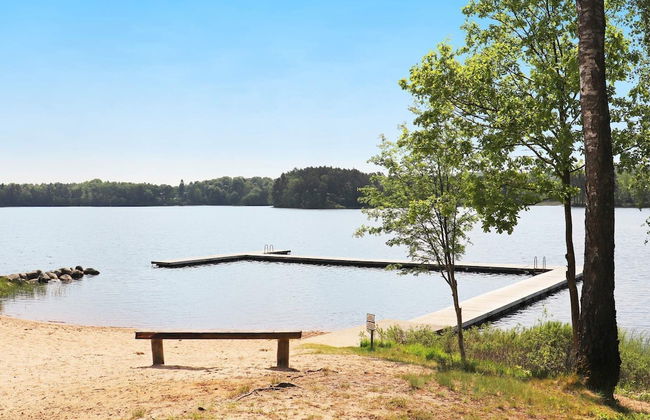 Charming Lakeside Cottage Getaway - Photo 13