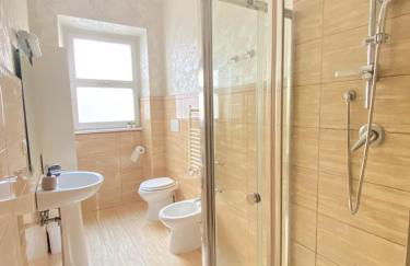 Golden Essence Apartment - terrace & metro - Foto 26