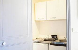 Charming studio overlooking a beautiful garden - Foto 9