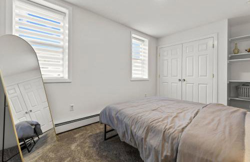 New England Nest - Modern 2BR Home with EV Charger - Foto 32