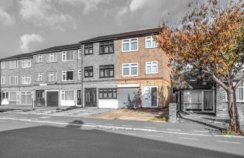 Bella Homes-Spacious 4 bedroom Modern Town house Romford - Foto 20