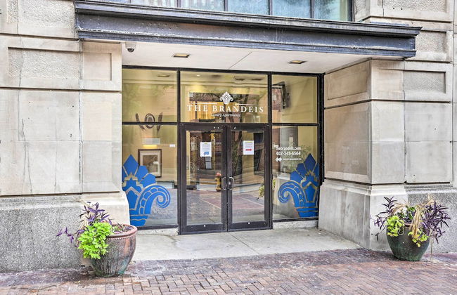 Heart of Dtwn Omaha: Historical Apt w/ Perks - Foto 29