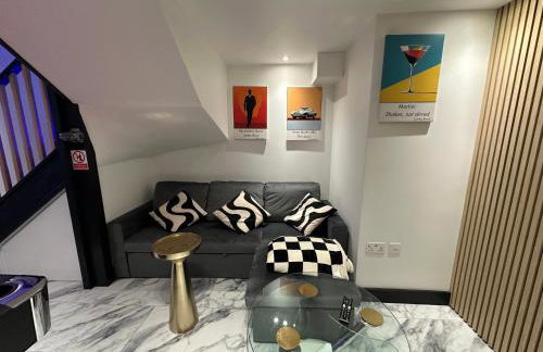 The Secret Agent Apartment - Brought to you by Coastline Retreats - Brand New - 2 mins walk to Beach - Childrens play den - Pool Table - Time Crisis Arcade Machine - Foto 18