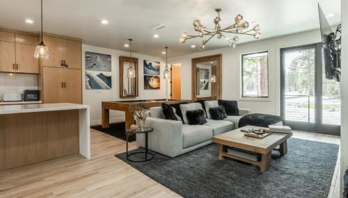 New Luxury 4BR /3BA Obsidian Reserve #110 – Hot Tub, 2-Car Garage, Pool Table, Mount Views! - Foto 2