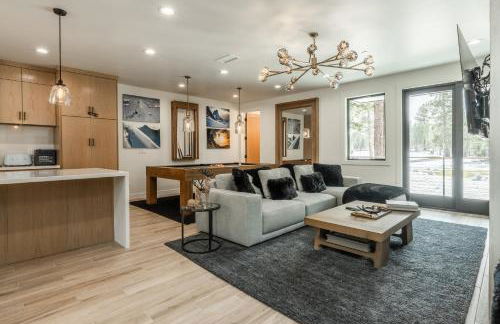 New Luxury 4BR /3BA Obsidian Reserve #110 – Hot Tub, 2-Car Garage, Pool Table, Mount Views! - Foto 2