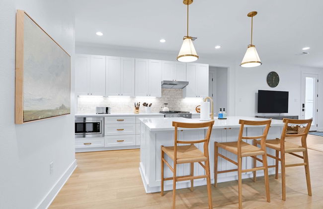 Chic Modern Farm Haus - Minutes to Everything - Foto 12