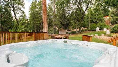 Sequoia Retreat- Spacious Cabin, Hot tub, & Sundeck - Foto 3
