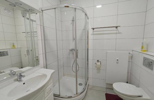 Spacious Worker Apartments with Rooftop Terrace - Up to 21 Guests - Foto 10