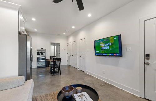 Bourbon House King Bed Luxury Amenities Fast WiFi - Foto 6