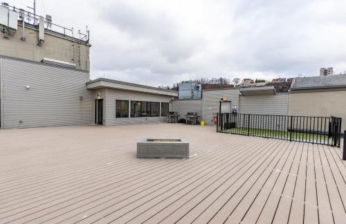 King Bed - Heart of PB - Jaw-Dropping Rooftop and Gym - Foto 7