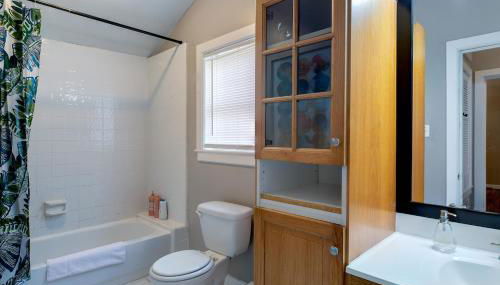 3BR Montrose Vantage Point, Shops & Eats Nearby - Foto 4, Shower