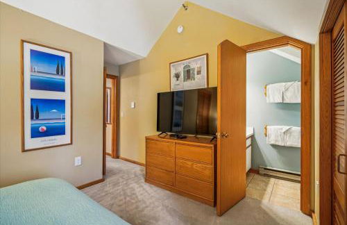 Highridge B14 Enjoy the view ski back trail shuttle service sports center - Photo 39