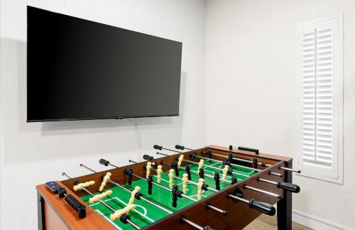 Lazy River Luxe 6 BR Sleeps 16 Pickleball Hot Tub - Foto 51