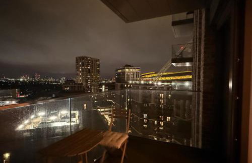 Luxury Private Room with Living Area Wembley Stadium View - Photo 22