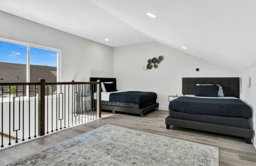 Dallas Escape w/ Rooftop + Yard • Sleeps 10 - Foto 38