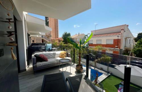 Air-conditioned Elisa Apartment with spacious sunroof lounge and swimming pool - Foto 13