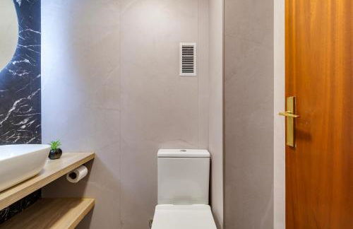 Spacious 4 Bedroom Apartment Fira BCN & Camp Nou - Foto 23