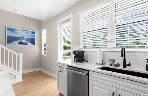 NEW! Manatee Dreams, Pool & Boat Slip, Min to AMI! - Foto 28