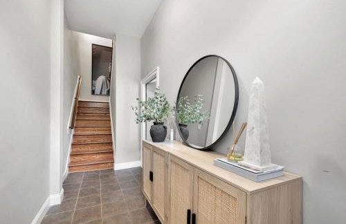 Luxury 4-BR with Free Parking in Heart of DC - Steps to Metro - Photo 55