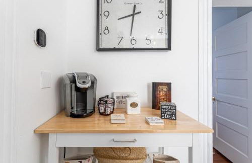 Sunny & Spacious 2BD 1BA WFH Apt-Huge Yard & Patio - Foto 56