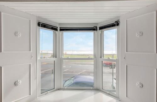 Captain's Quarters - Photo 6