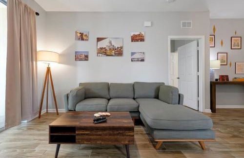 Spring Break Awaits Disney Close Pool Slides Fun - Foto 16