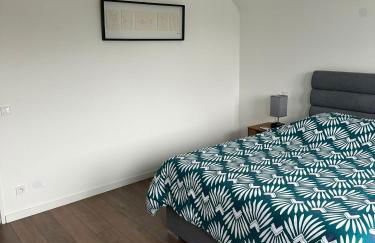 Vaste appartement avec parking gratuit, borne dispo et espace de travail - Foto 10