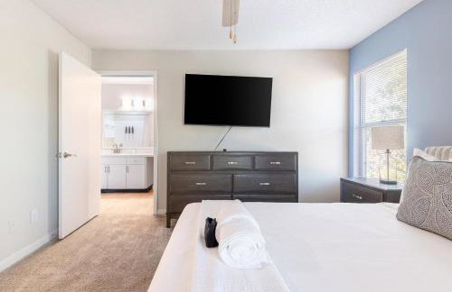 Landing Stunning 2BD Tennis Court Gym - Photo 17