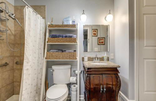 Spacious Yard and BBQ Chic Escape in Lawrenceville! - Foto 17