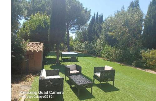 Magnifique villa avec piscine 10x5 m sur 1800m2 de terrain avec parking privatif cuisine recente equpee 3 chambres dont 2 parental au rdc avec wc separe pas de vis à vis terrain de petanque bbq climatisation jeux enfants - Photo 22