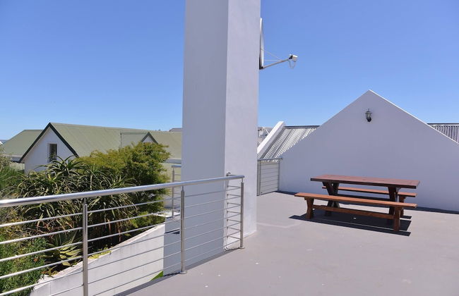 Pelican Cove is a Modern 4-bedroom Holiday Home in Langebaan With Some Sea Views - Foto 13