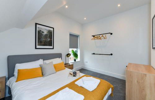 Stylish Two-Bed Home Near Nature & Transport Links - Foto 15