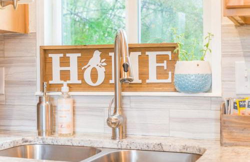 Trout Corner wooded tiny home - Foto 6