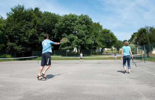 Cosy detached lodge, dog & child friendly with shared pools - Photo 21