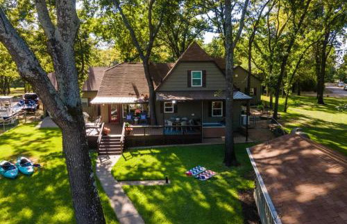 The Susser Estate with Dock Hot Tub Game Room - Foto 26