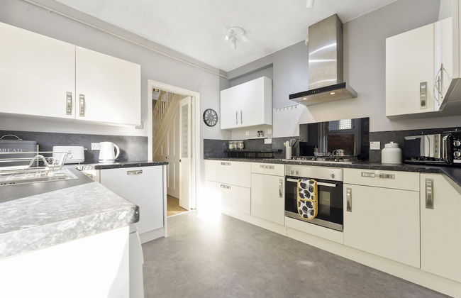 Family Friendly 3BR House w garden BBQ - Foto 19