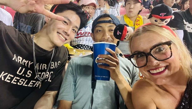 Baseball or Basketball Game Tickets + Korean Meal - Foto 2