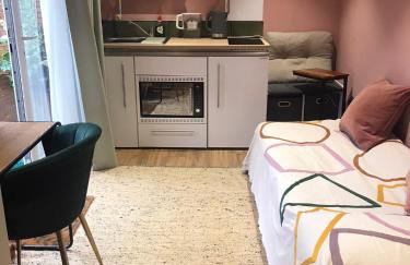 Garden Studio Annex w/free parking - Foto 1