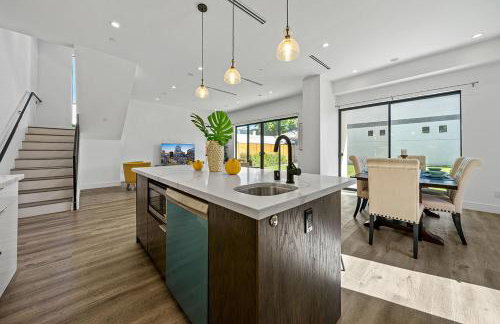 7 BR double house with parking and a backyard in LA - Foto 53
