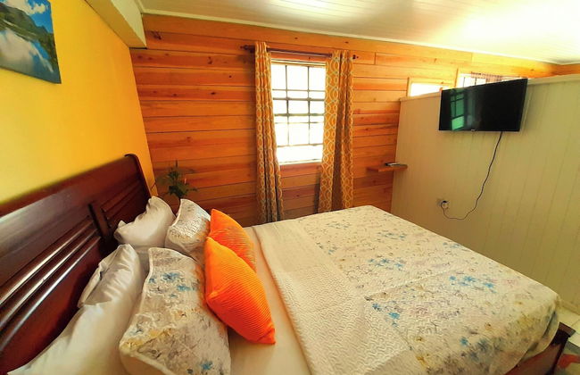 Pinard's Mountain Resort- Cottage 6 - Photo 4