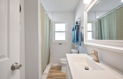 Wood Circle House - Dog Friendly with Fenced in Backyard - Foto 20