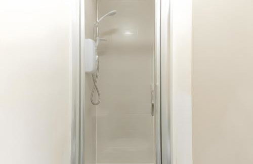 FREE parking, LARGE House for Contractors & Families, Sleeps 7, 25 mins to MANCHESTER & LIVERPOOL - Foto 3