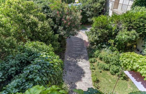 Les Bellevue Cité "3 Apartments, 1 with Garden & Private Parking, Aircon, WiFi, Free Public Car Park, 1 km from Cité" - Foto 47