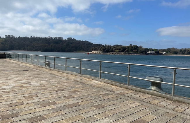 Cozy Coastal Apartment - Photo 10