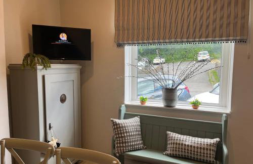 CWTCH COTTAGE Llantrisant 2 bed home - sleeps 4 - Foto 29